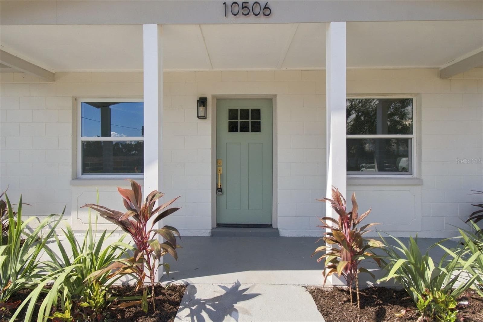 Single Family Residence at 10506 ALAMBRA AVE, TAMPA, photo 2 of 25