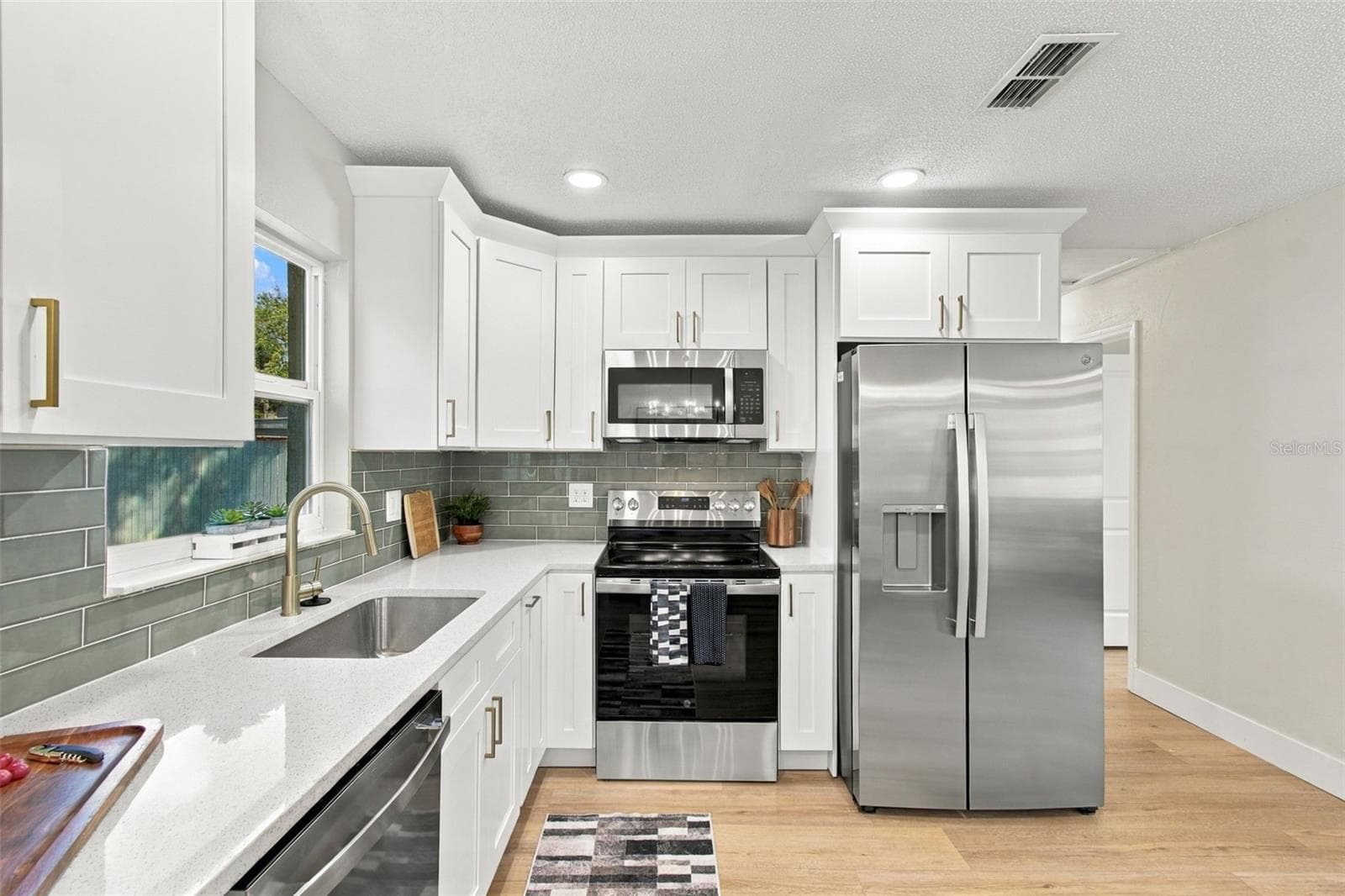 Single Family Residence at 10506 ALAMBRA AVE, TAMPA, photo 11 of 25