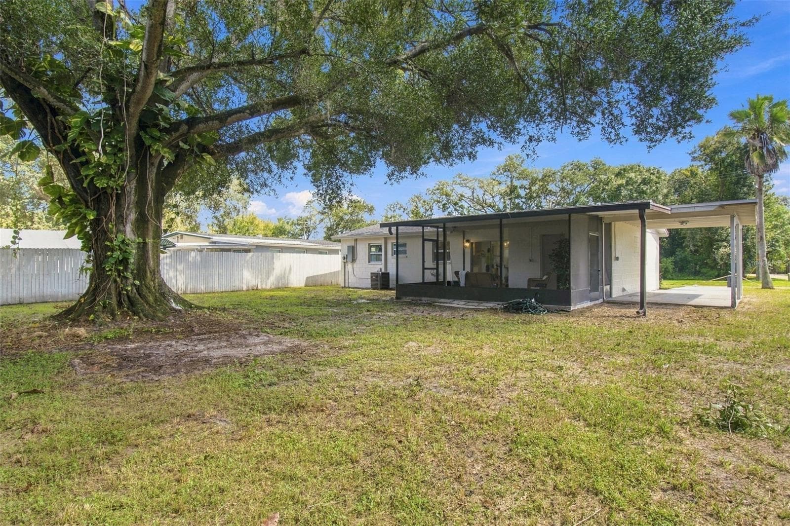 Single Family Residence at 10506 ALAMBRA AVE, TAMPA, photo 22 of 25