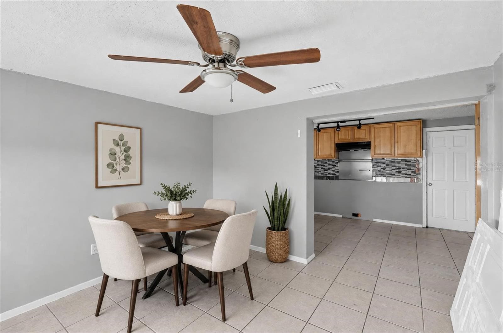 virtually staged - 1300 MAYBURY DR, HOLIDAY
