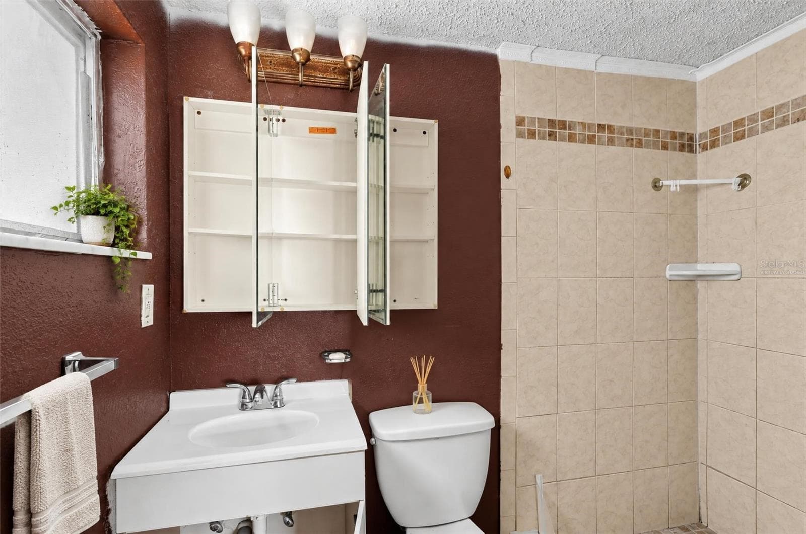 virtually staged - 1300 MAYBURY DR, HOLIDAY