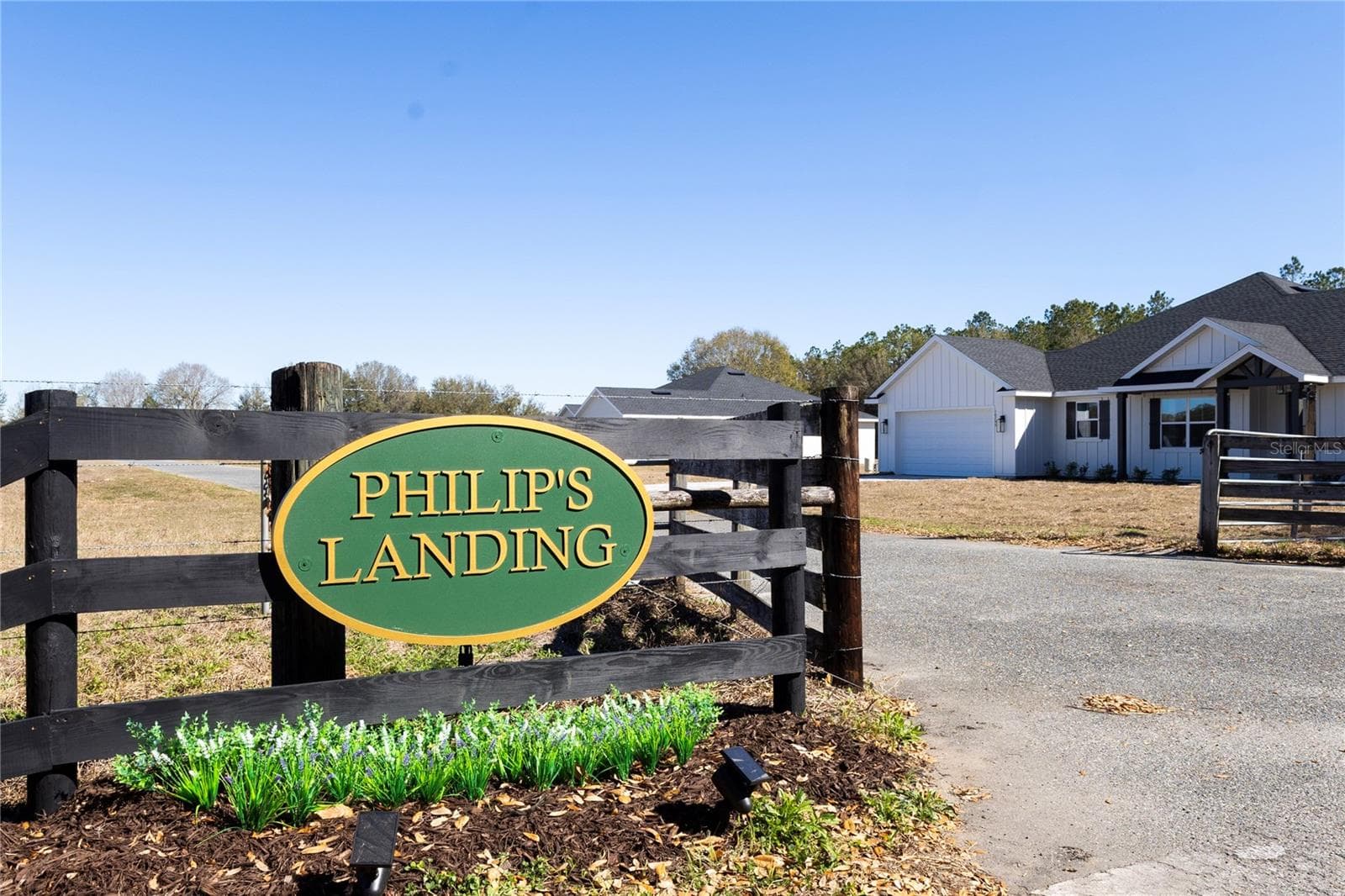 Front Entry - 10720 PHILIPS LANDING CT, WEBSTER
