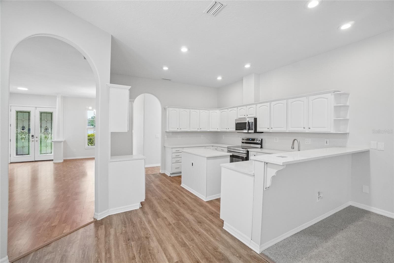Single Family Residence at 17718 CRYSTAL COVE PL, LUTZ, photo 4 of 34