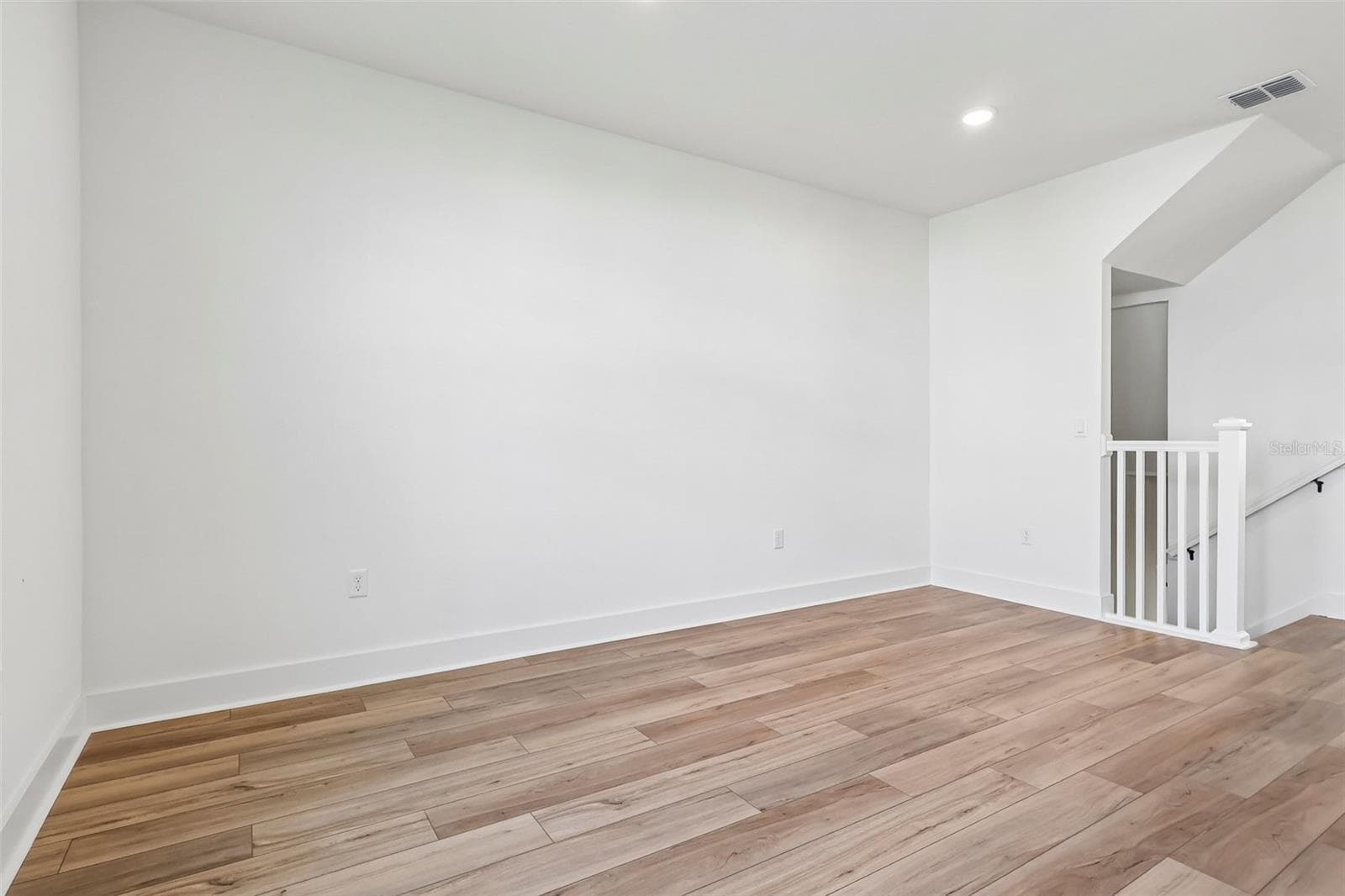 Townhouse at 15075 GROVESIDE RD, WINTER GARDEN, photo 8 of 34
