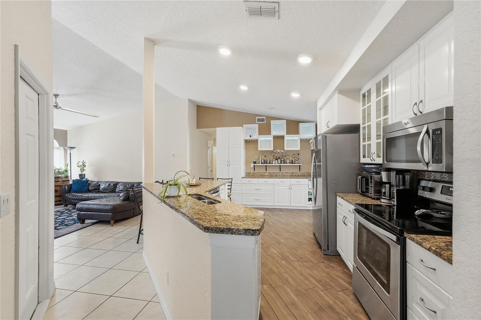 Kitchen - 14728 DAY LILY CT, ORLANDO