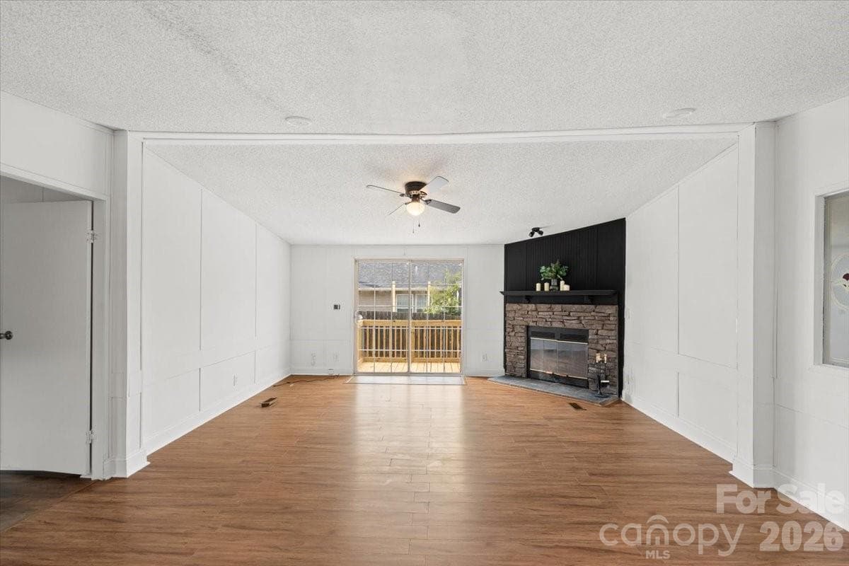 Single Family Residence at 109 Puett Drive, Dallas, photo 9 of 33