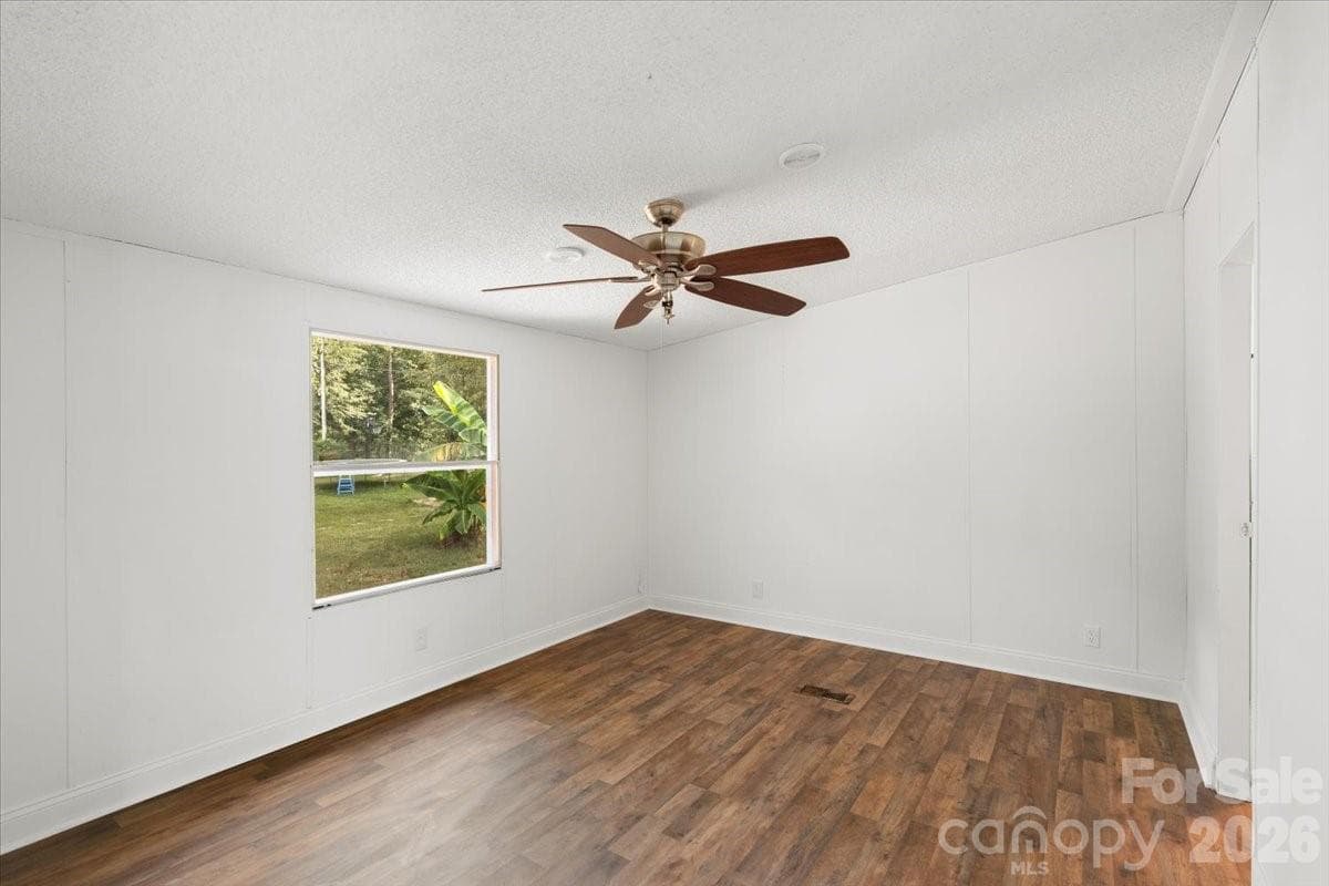 Single Family Residence at 109 Puett Drive, Dallas, photo 16 of 33