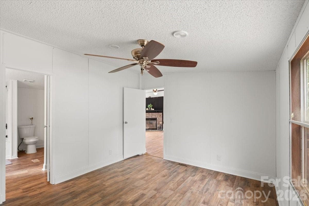 Single Family Residence at 109 Puett Drive, Dallas, photo 18 of 33