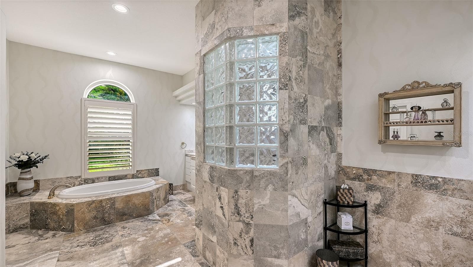 Primary Bathroom. - 8866 BLOOMFIELD BLVD, SARASOTA