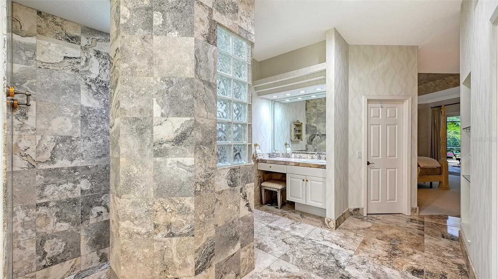 Primary Bathroom. - 8866 BLOOMFIELD BLVD, SARASOTA