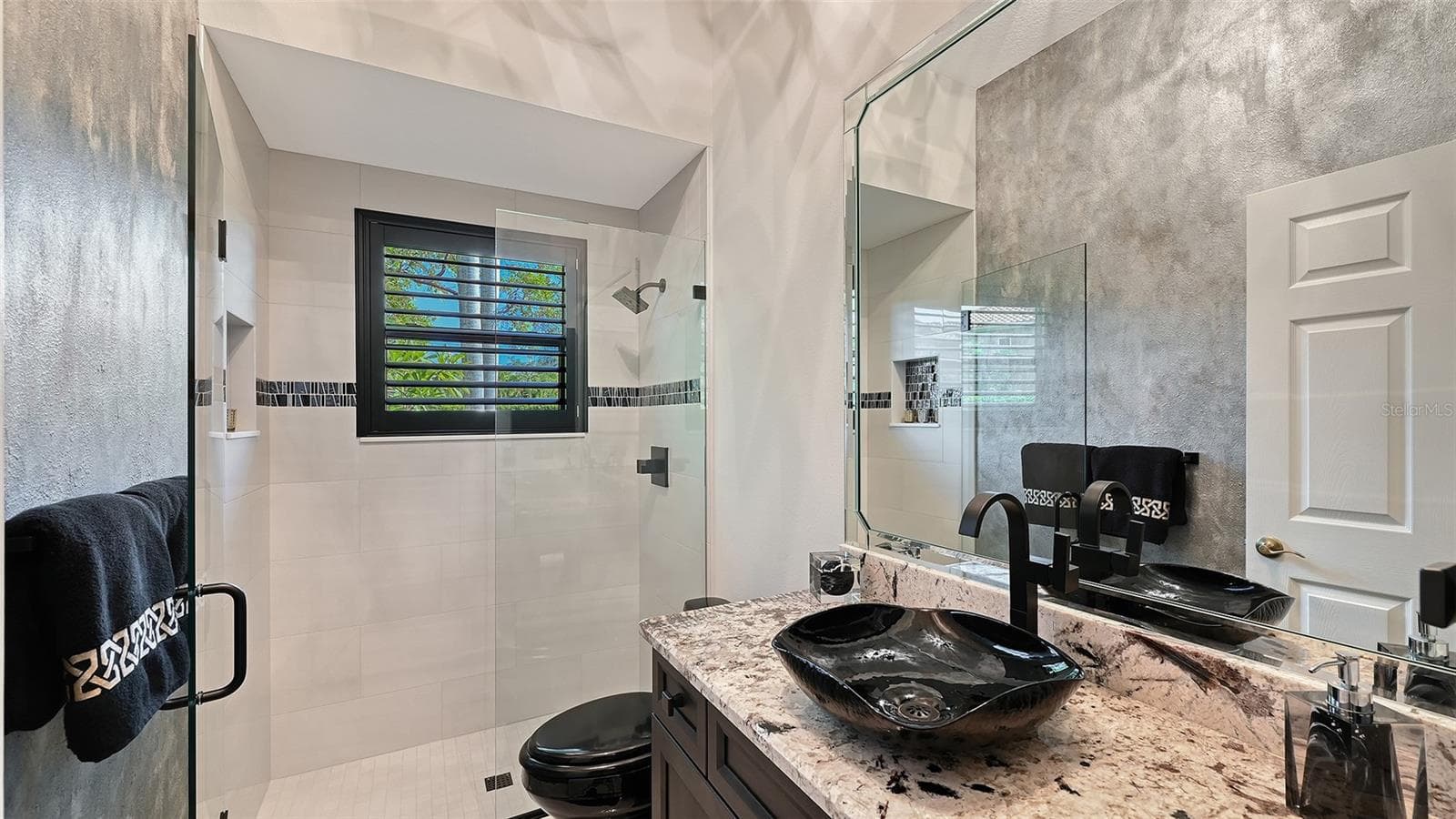 Third Bathroom - also the pool bath and next to the Fourth Bedroom. - 8866 BLOOMFIELD BLVD, SARASOTA
