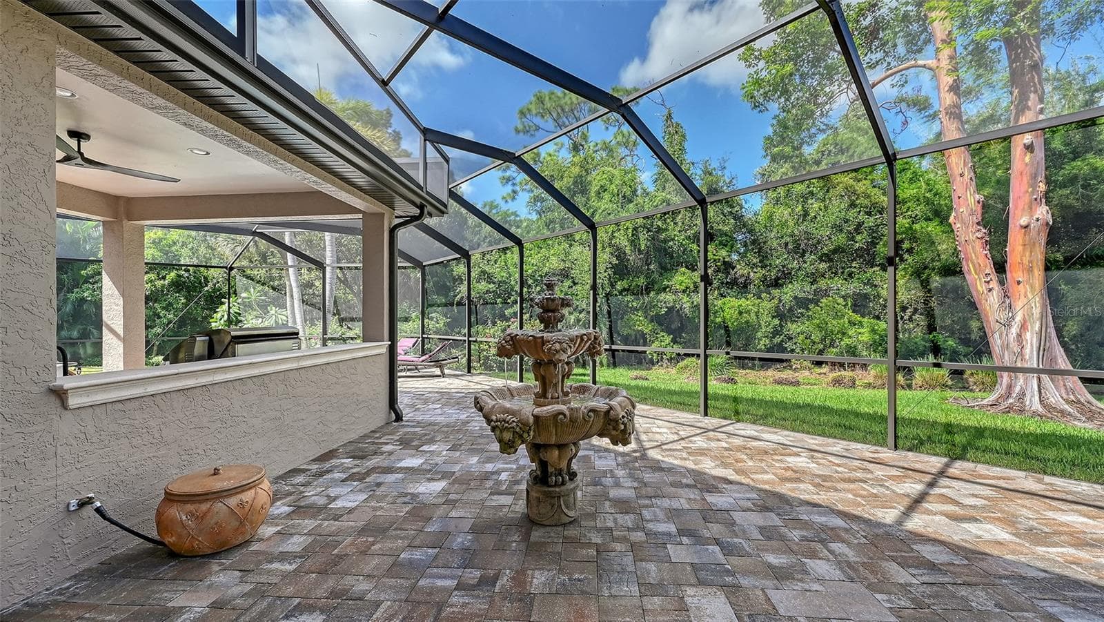 Side screen pool area with fountain. - 8866 BLOOMFIELD BLVD, SARASOTA