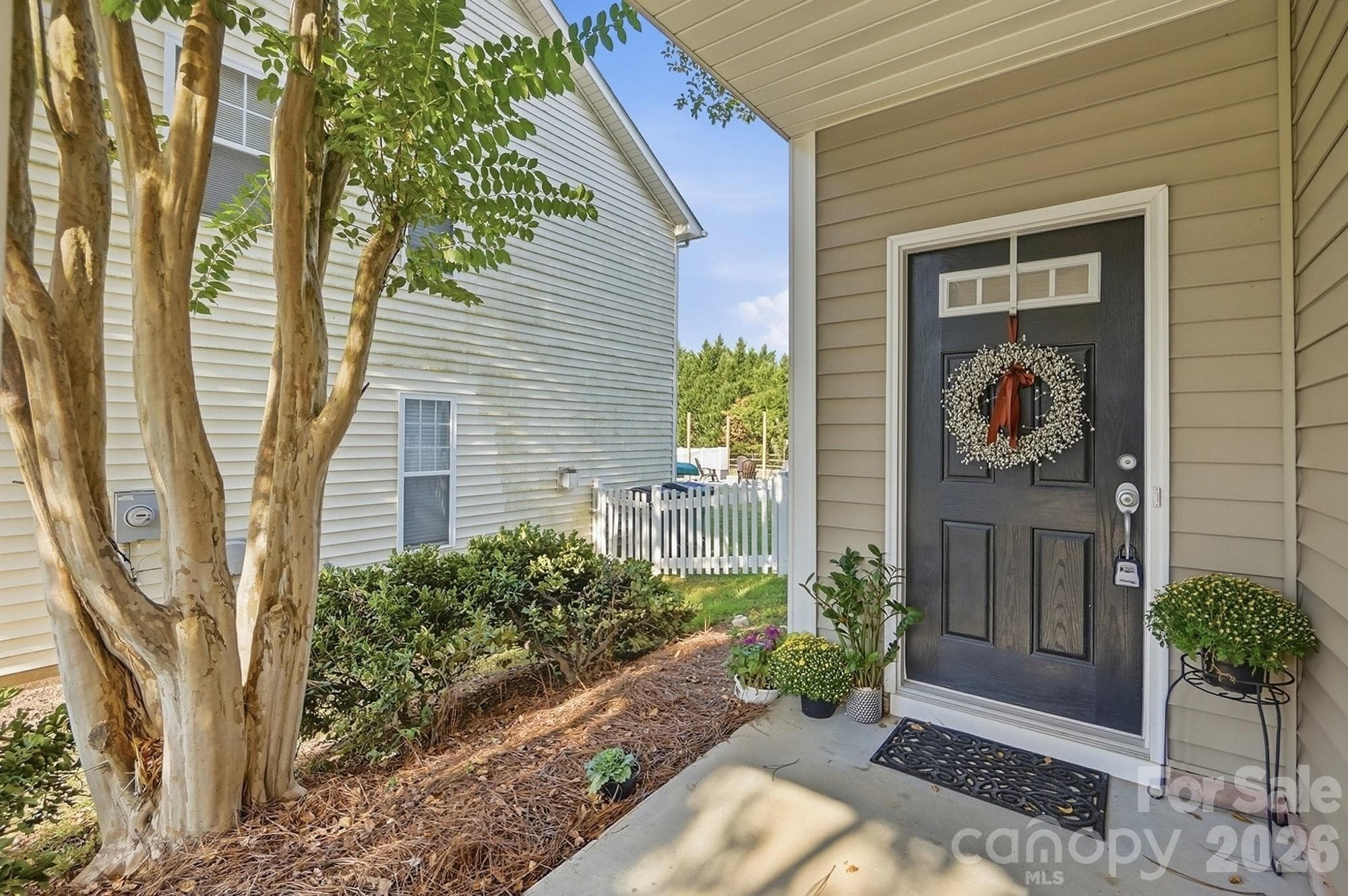 Single Family Residence at 1813 Crabapple Tree Lane, Charlotte, photo 2 of 34