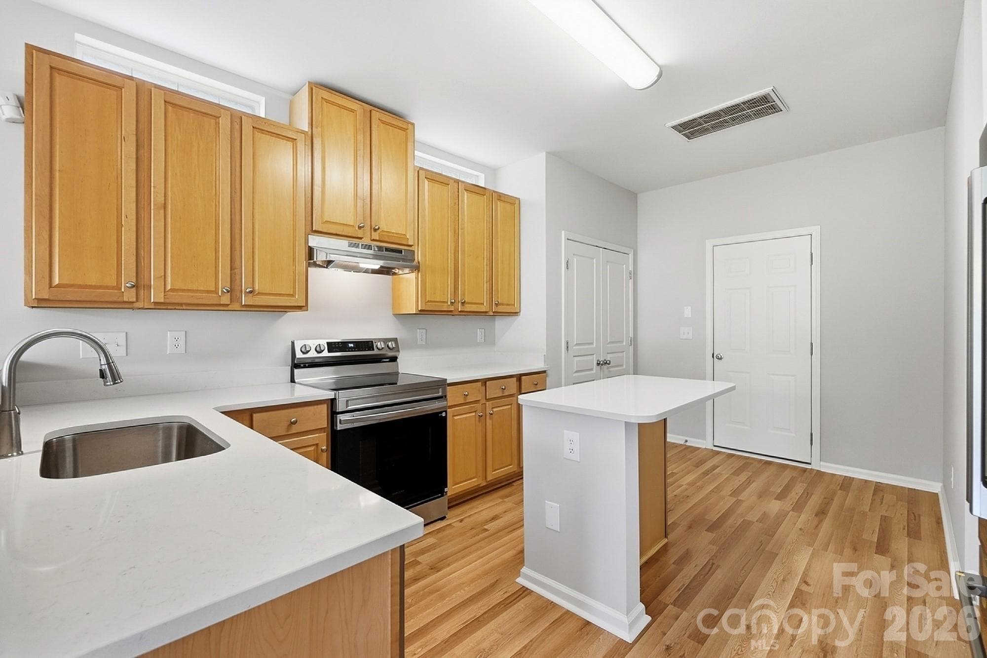 Single Family Residence at 1813 Crabapple Tree Lane, Charlotte, photo 10 of 34