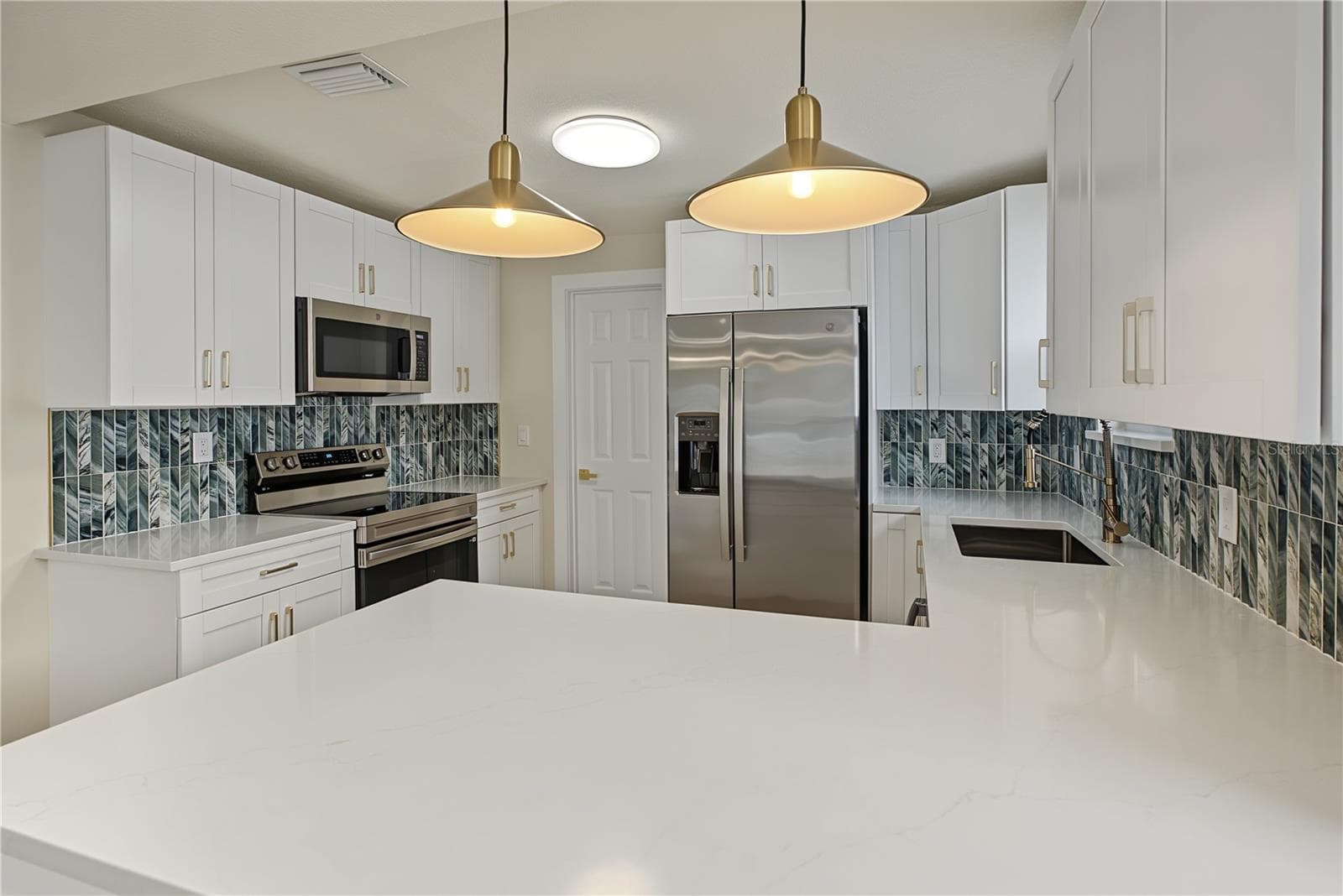 Single Family Residence at 2155 9TH AVE S, ST PETERSBURG, photo 10 of 18