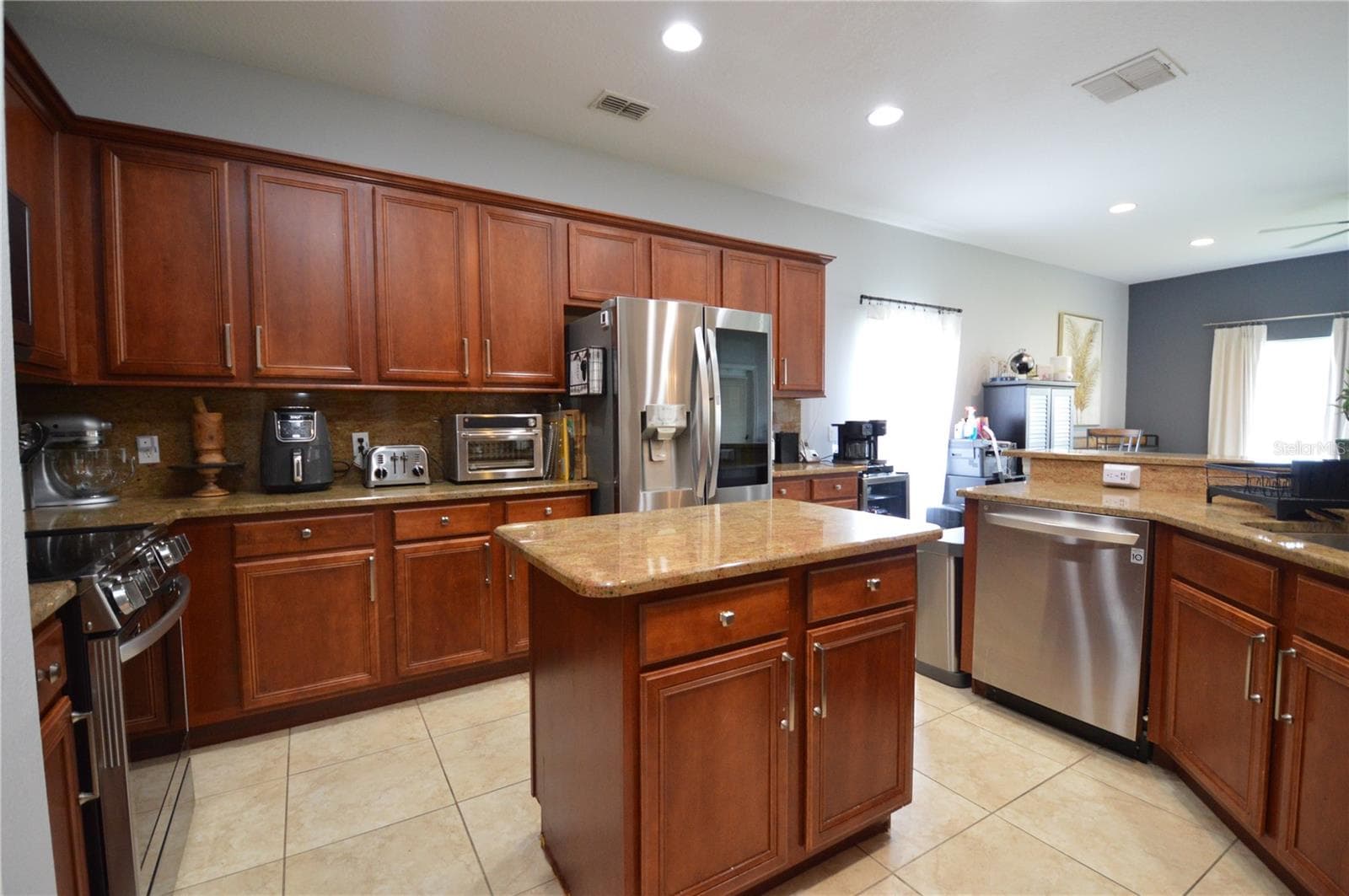 Single Family Residence at 3854 SHORESIDE DR, KISSIMMEE, photo 11 of 66