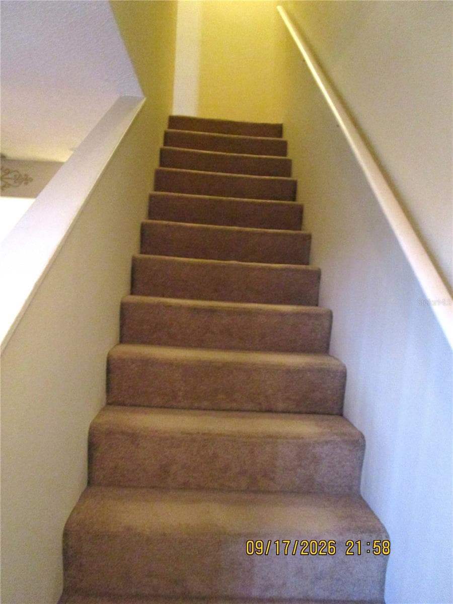 Stairs to bedrooms and 2nd floor - 1508 HIGHLAND RIDGE CIR, BRANDON