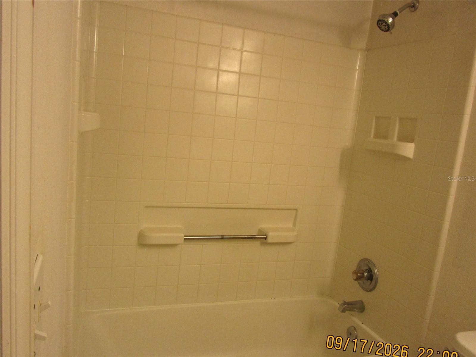 Primary Tub-shower - 1508 HIGHLAND RIDGE CIR, BRANDON