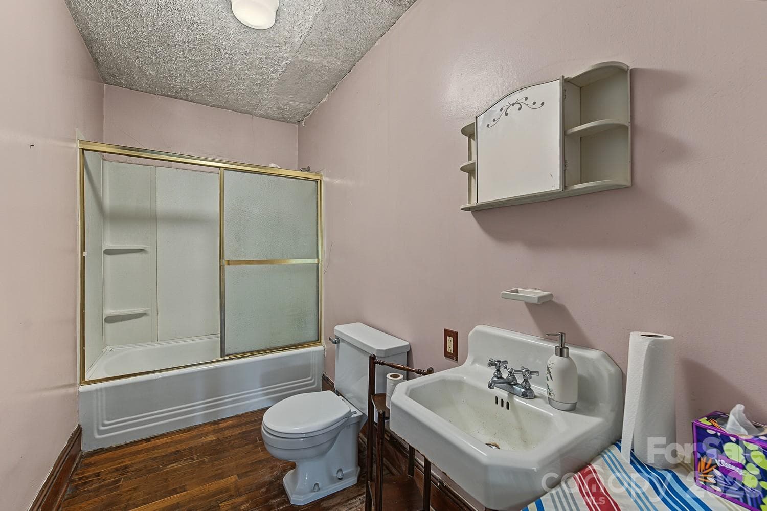 hallway bathroom - 314 Trammell Avenue, Canton