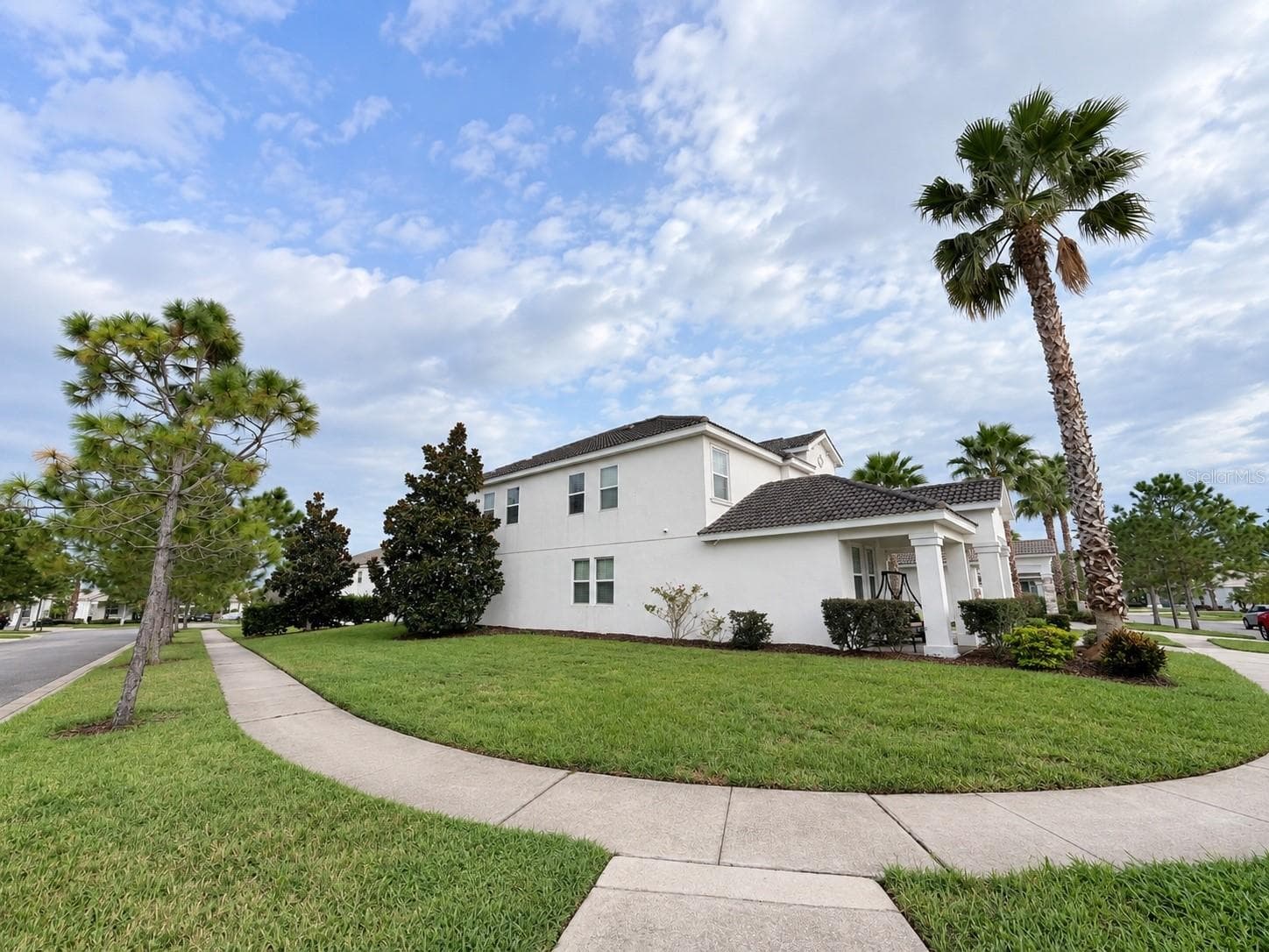 Generous corner homesite provides additional outdoor space and an open feel. - 1516 BUNKER DR, DAVENPORT