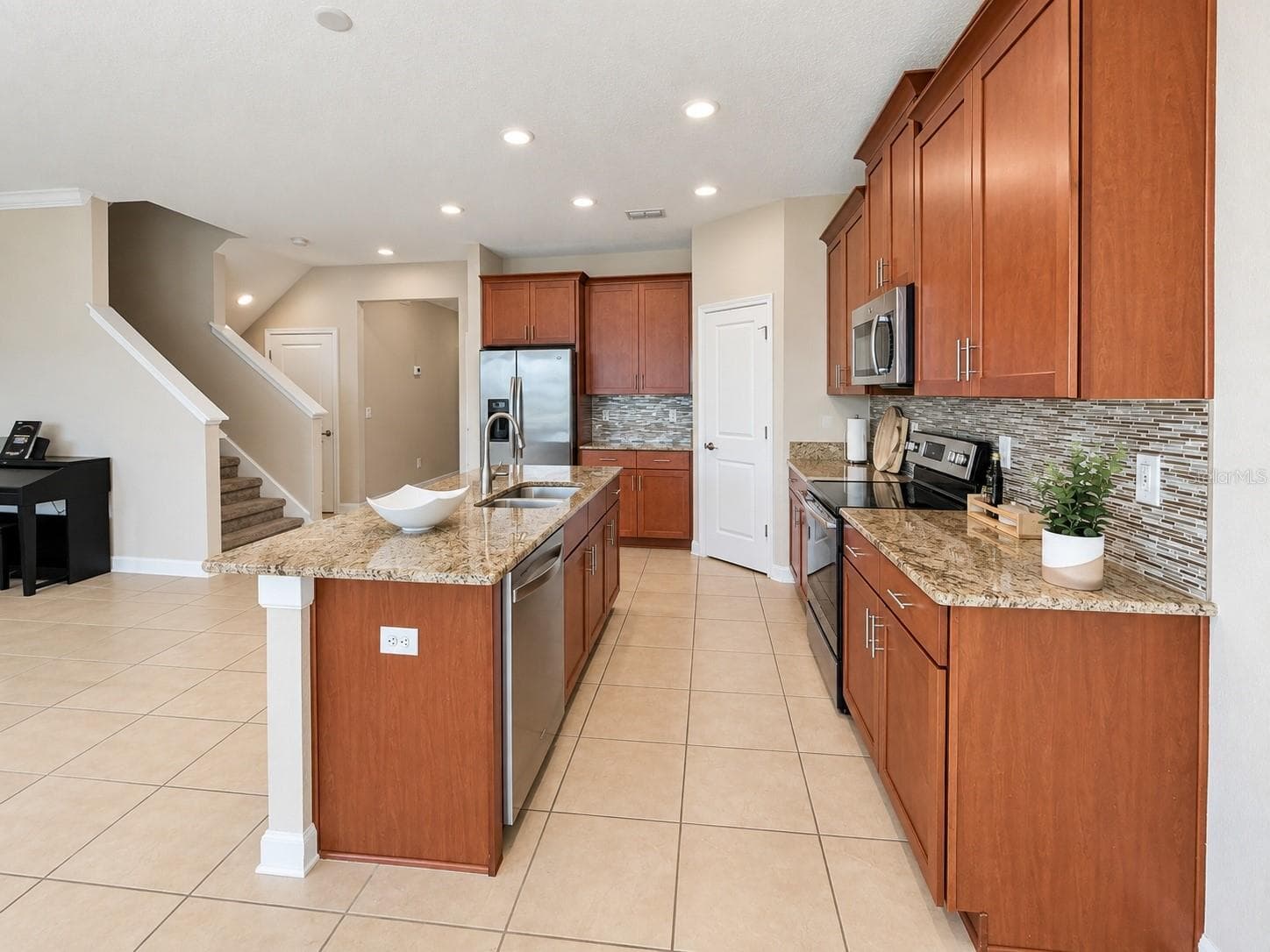 Large kitchen provides excellent prep space. - 1516 BUNKER DR, DAVENPORT