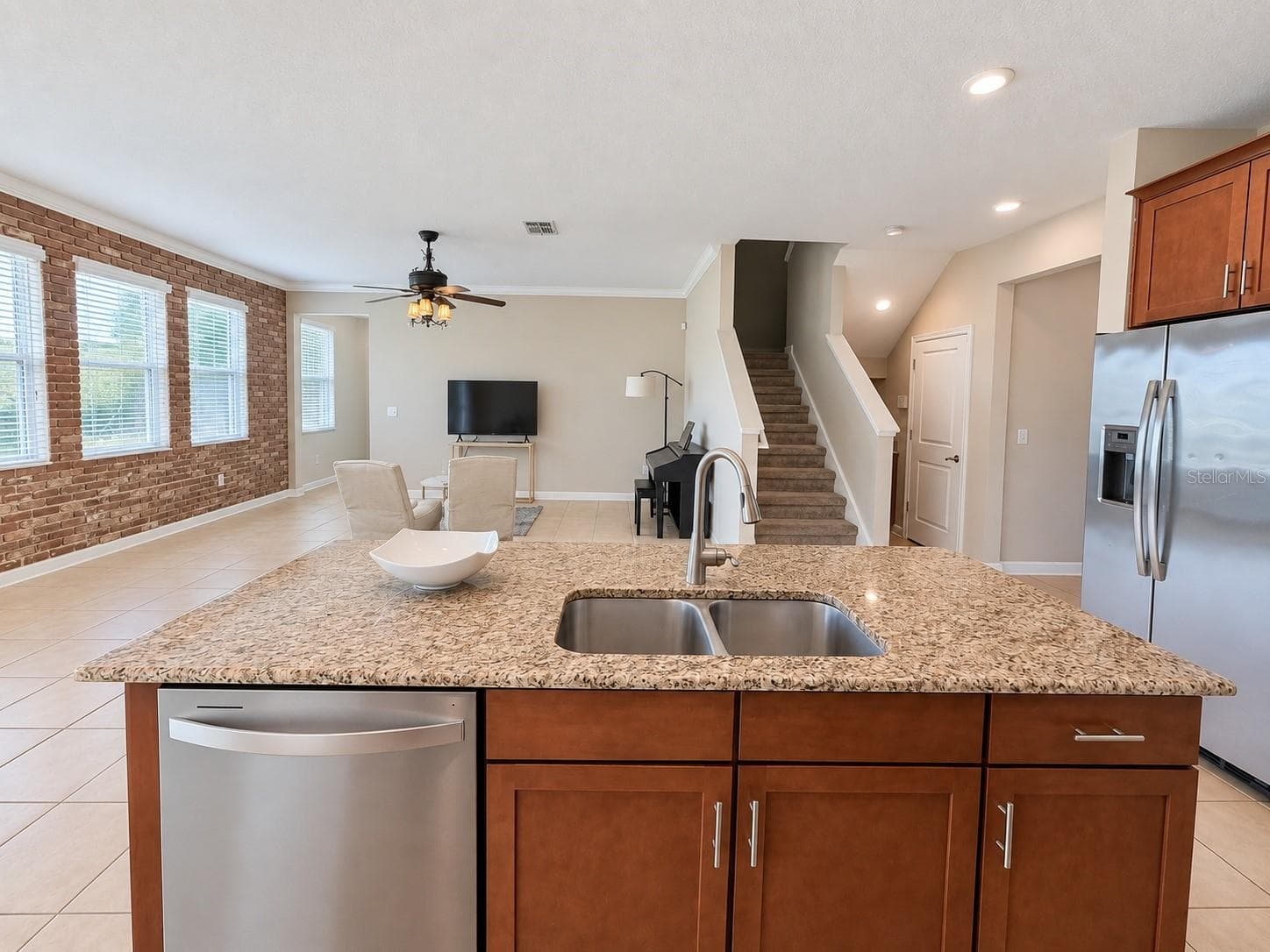 Bright, open kitchen. - 1516 BUNKER DR, DAVENPORT