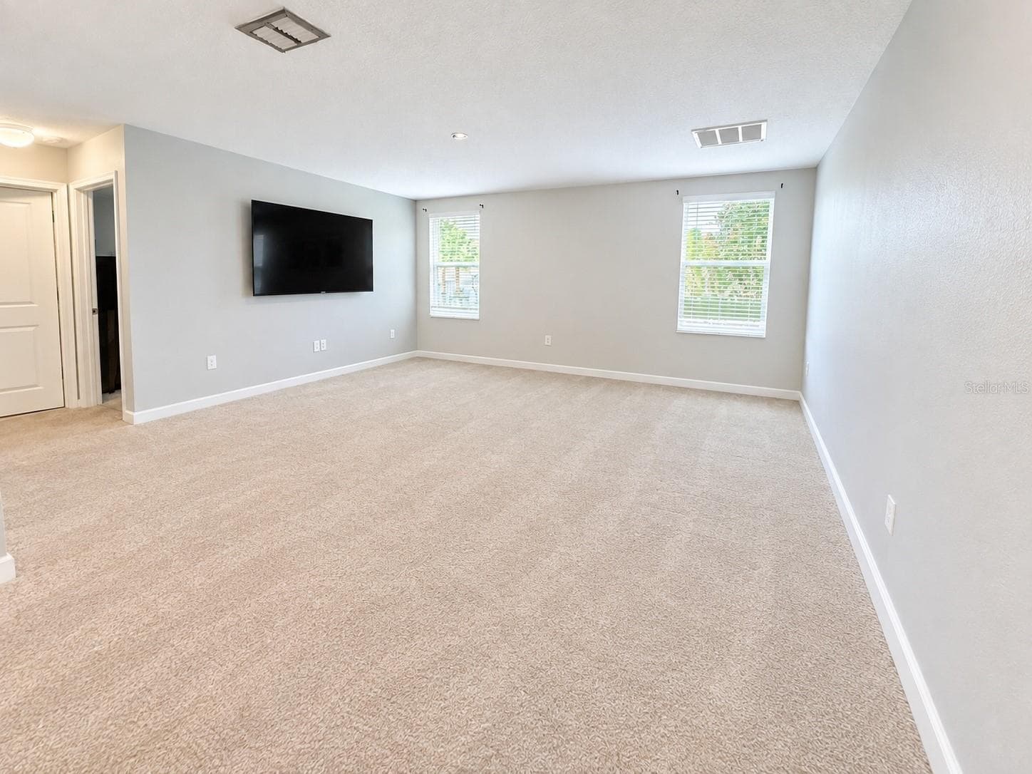 Second floor flex space provides additional room for a lounge, playroom, office or media area. - 1516 BUNKER DR, DAVENPORT