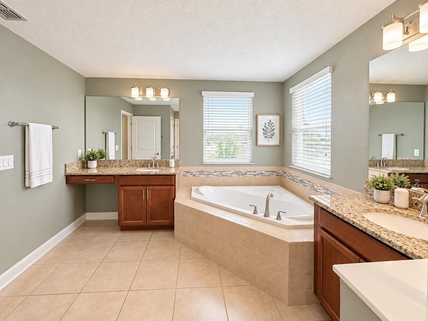 Private primary bath offering a spacious layout designed for everyday comfort. - 1516 BUNKER DR, DAVENPORT