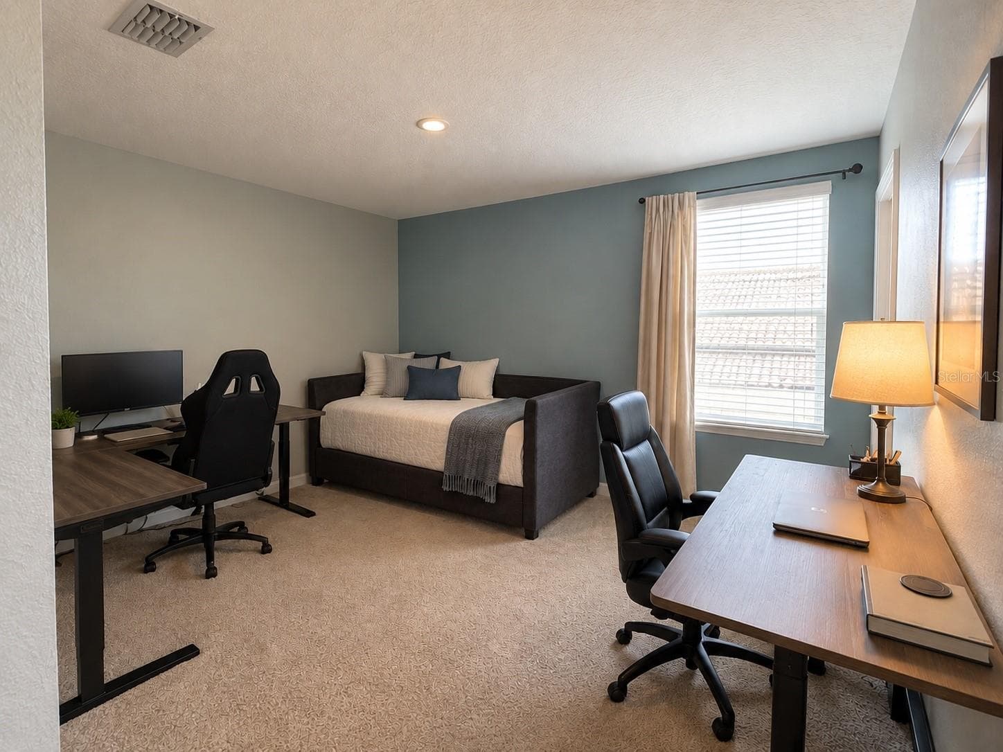 Well-proportioned fifth bedroom with ample closet space. - 1516 BUNKER DR, DAVENPORT