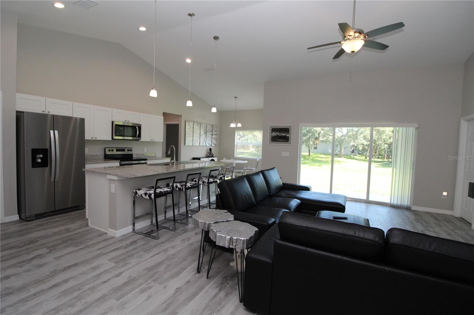 As you walk into your slice of Paradise.... - 1888 FRANKLIN LN, NORTH PORT