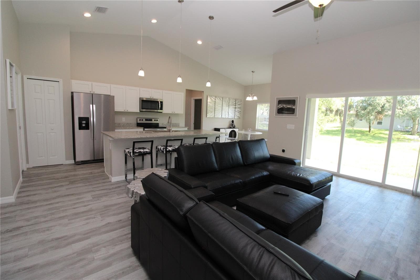 Vaulted Ceiling.... Luxury Vinyl Flooring Throughout..... - 1888 FRANKLIN LN, NORTH PORT