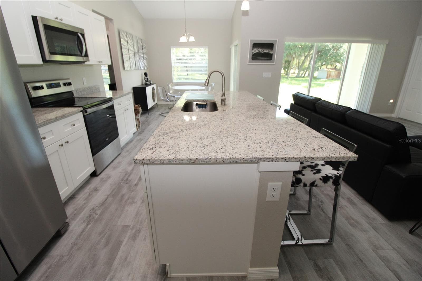 Beautiful Kitchen.... Granite countertops.... Soft closed cabinets... - 1888 FRANKLIN LN, NORTH PORT
