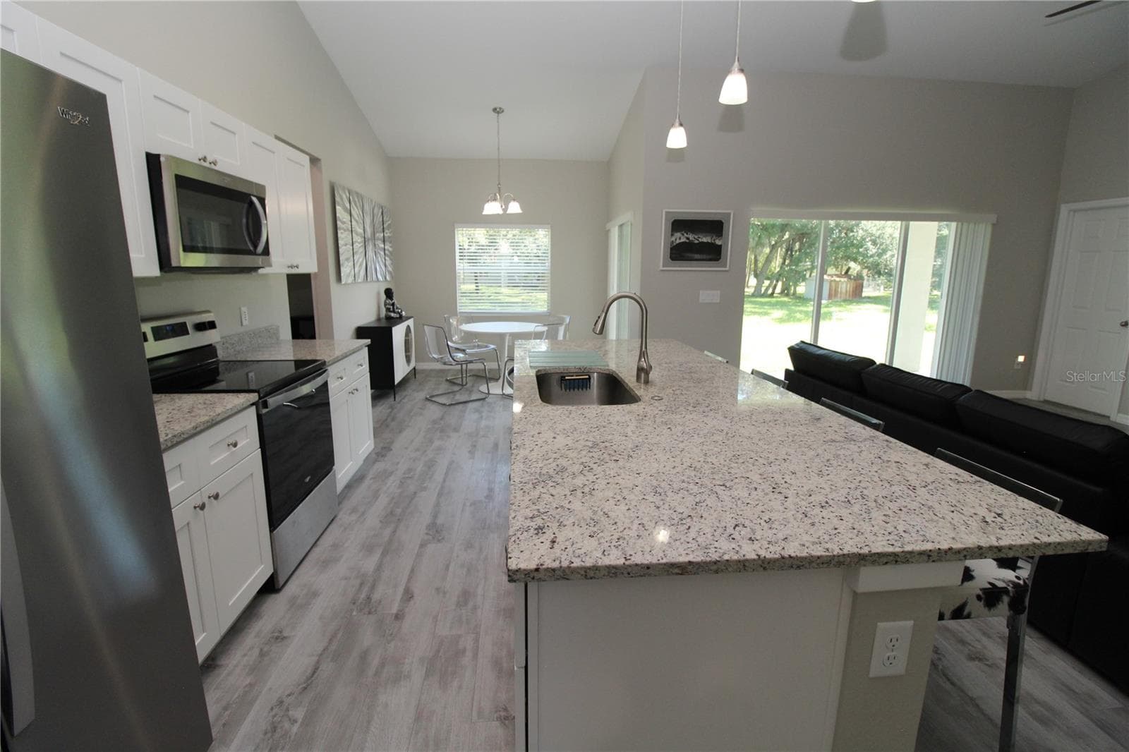 Long center island/breakfast bar.... - 1888 FRANKLIN LN, NORTH PORT