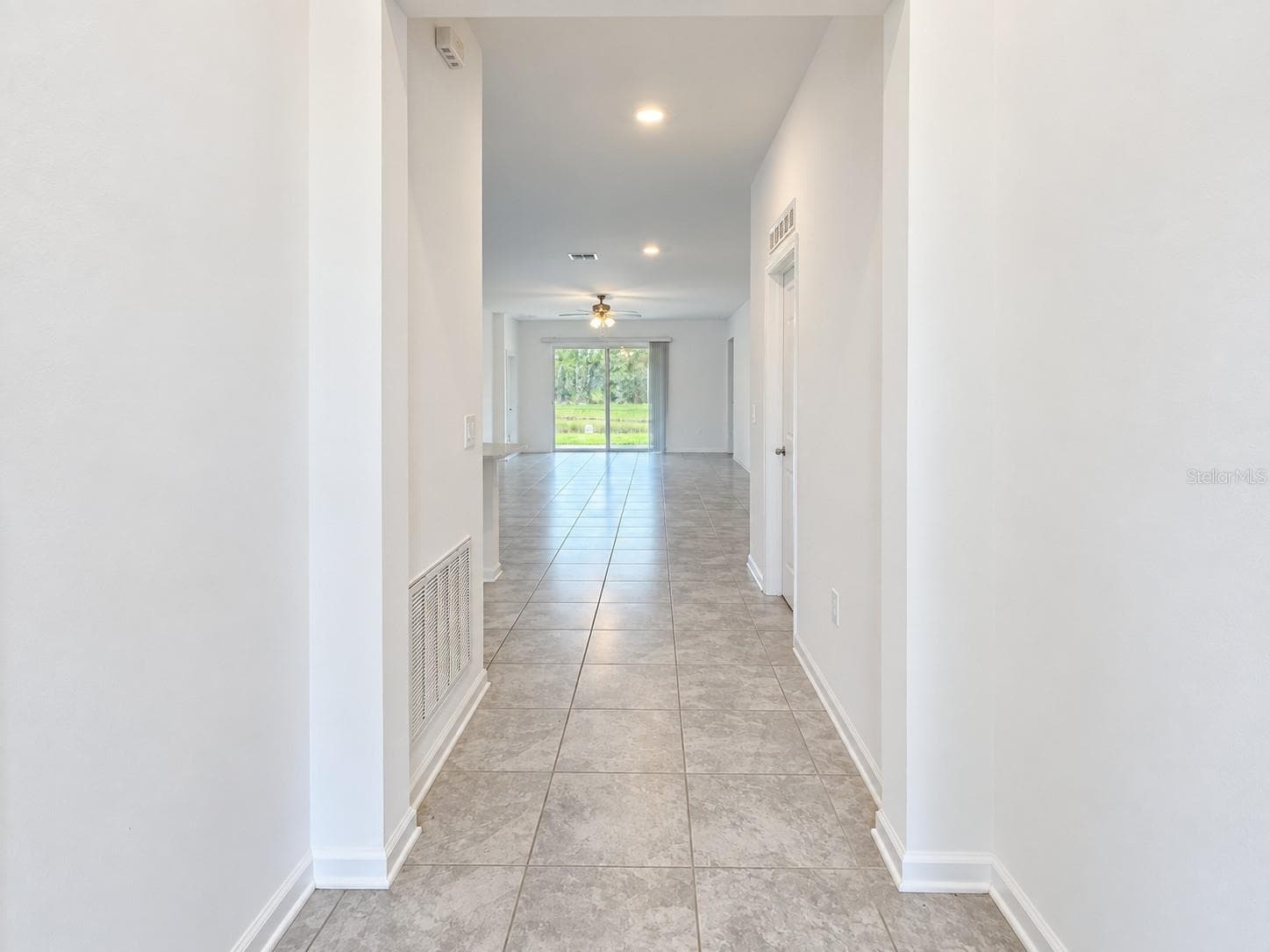 Entry - 546 HATTERAS RD, DAVENPORT