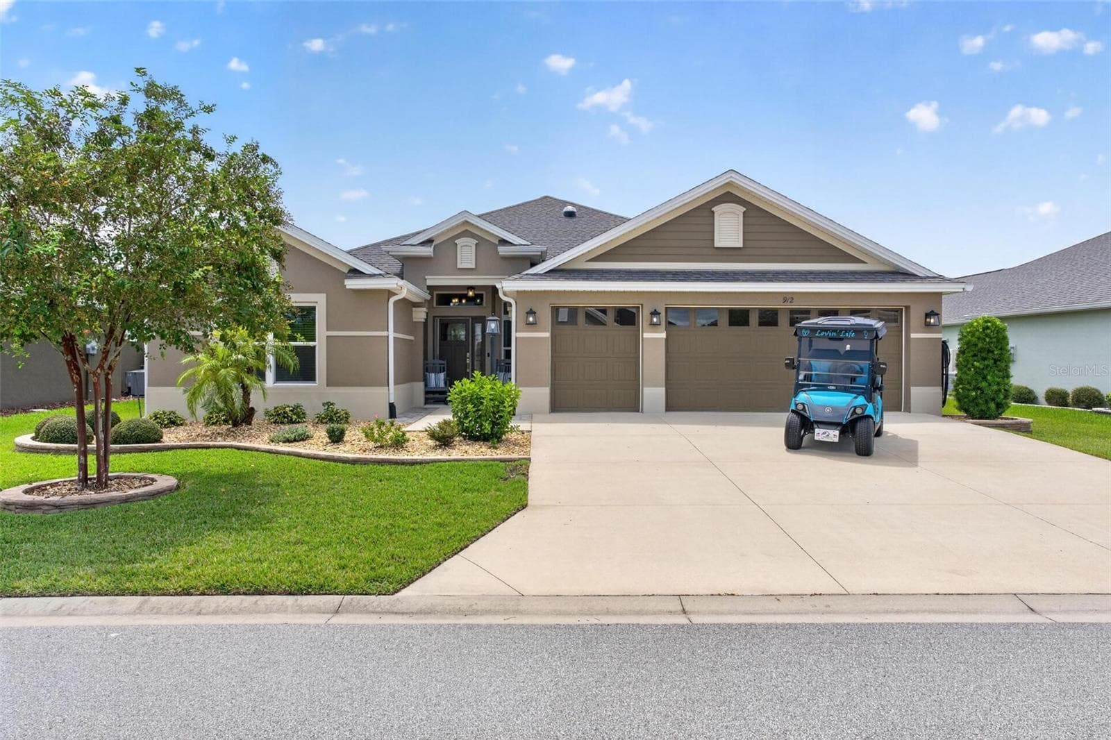 Single Family Residence at 912 HUBBARD LOOP, THE VILLAGES, photo 2 of 48