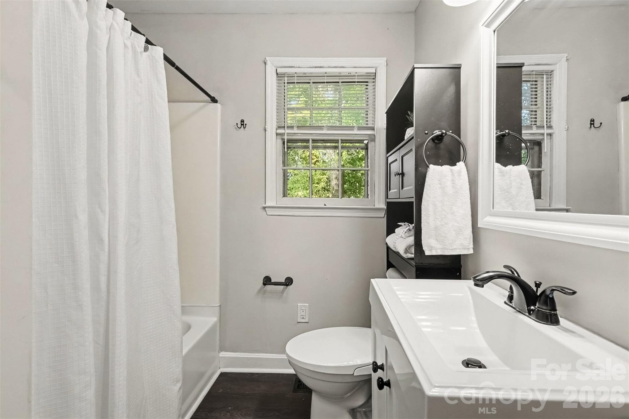 Start fresh here: full bath with tub and daylight - 502 Plantation Road, Lancaster