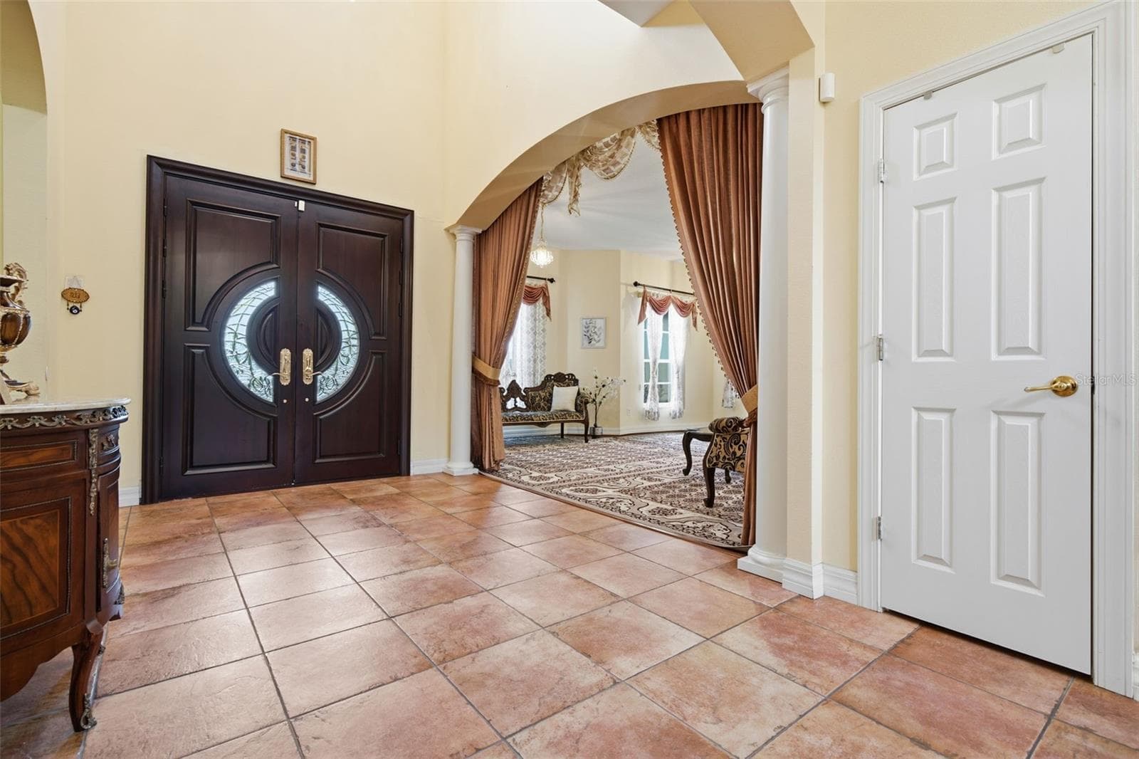 Single Family Residence at 18004 LANAI ISLE DR, TAMPA, photo 7 of 81