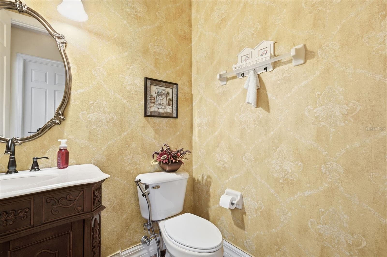 Single Family Residence at 18004 LANAI ISLE DR, TAMPA, photo 18 of 81