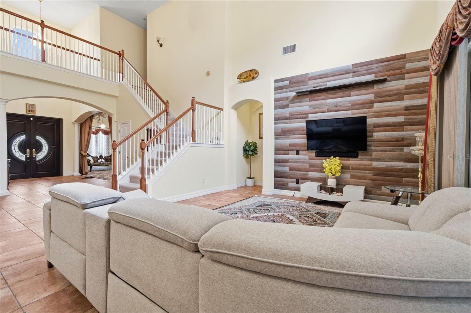 Single Family Residence at 18004 LANAI ISLE DR, TAMPA, photo 19 of 81