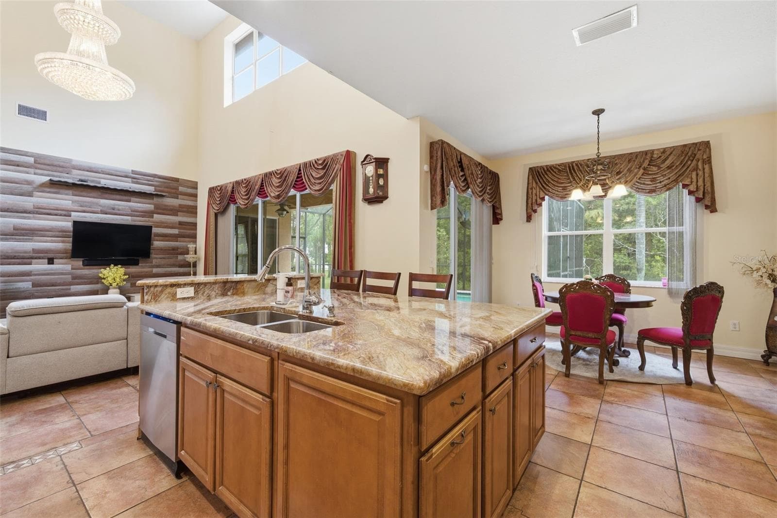 Single Family Residence at 18004 LANAI ISLE DR, TAMPA, photo 23 of 81
