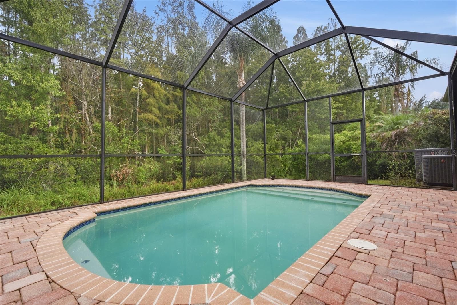 Single Family Residence at 18004 LANAI ISLE DR, TAMPA, photo 32 of 81