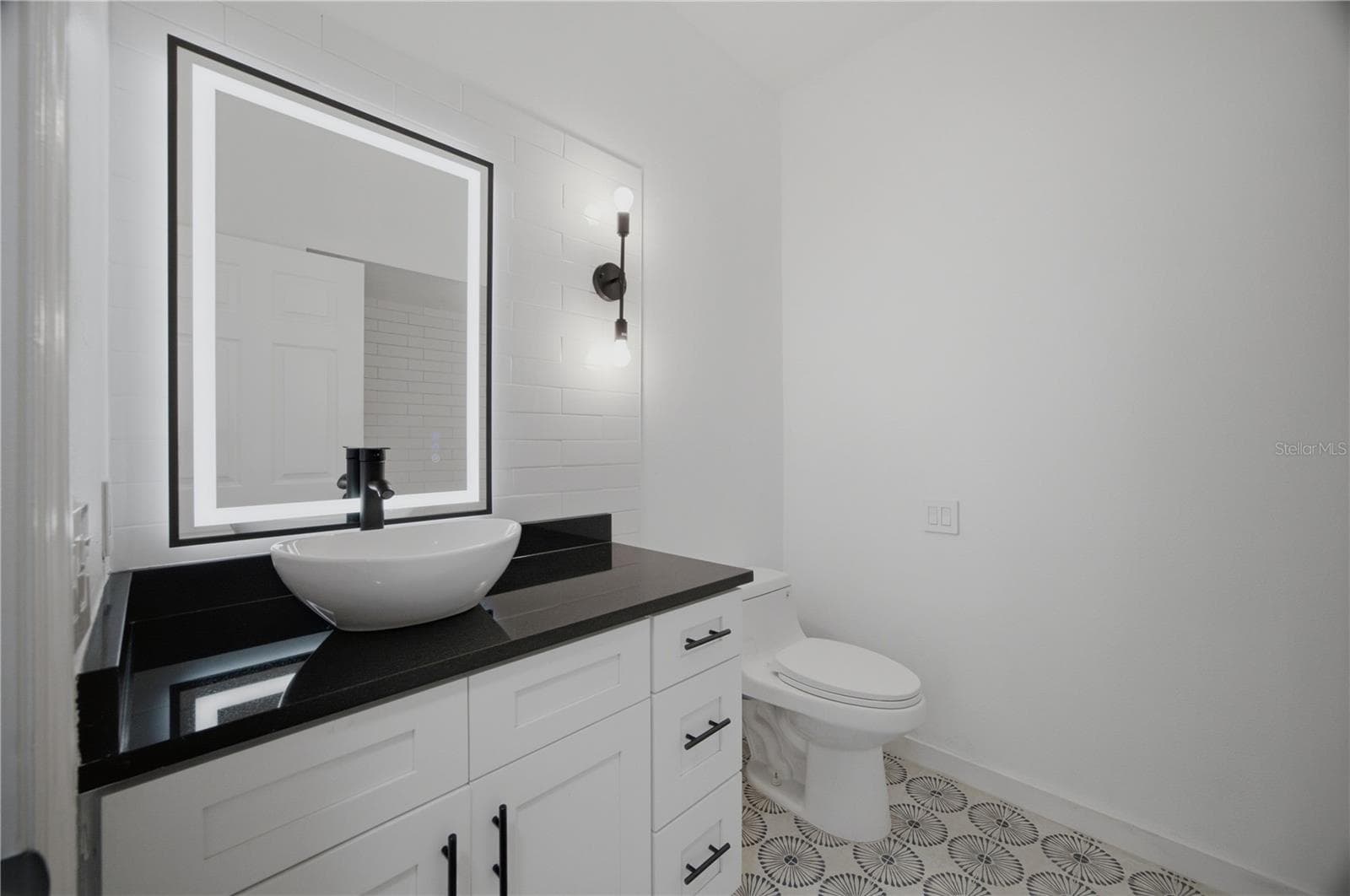 2ND BATHROOM - 518 HUNTER LN, BRADENTON