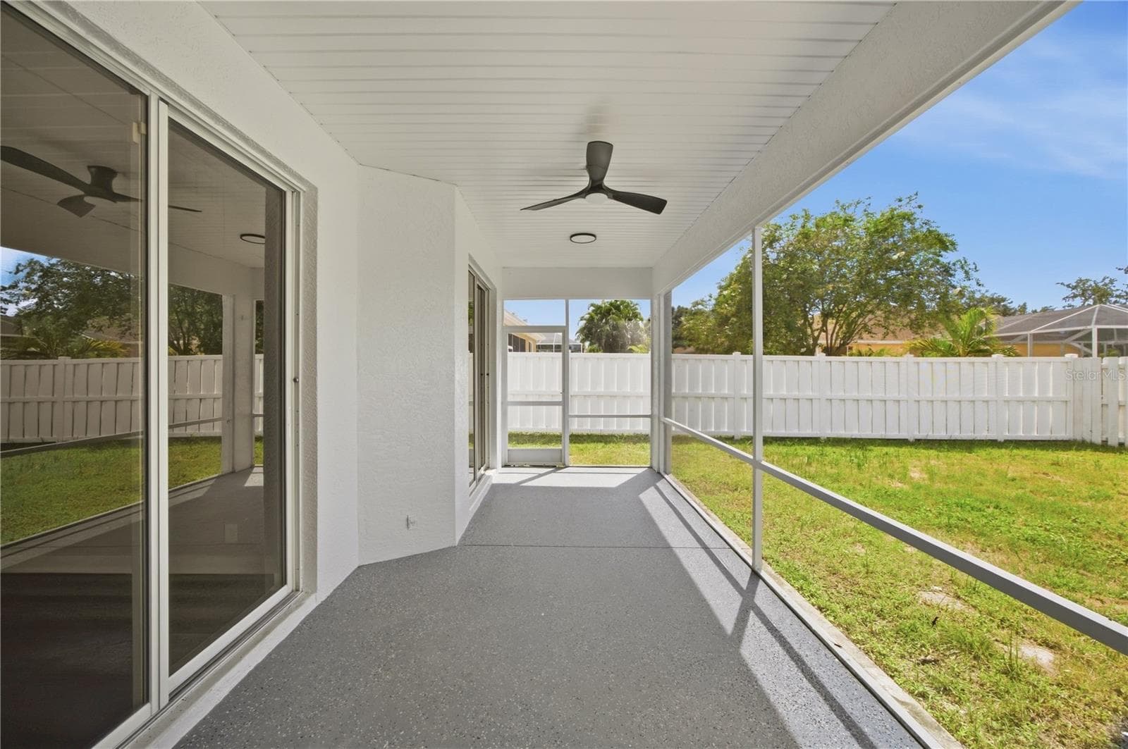 SCREENED-IN LANAI - 518 HUNTER LN, BRADENTON