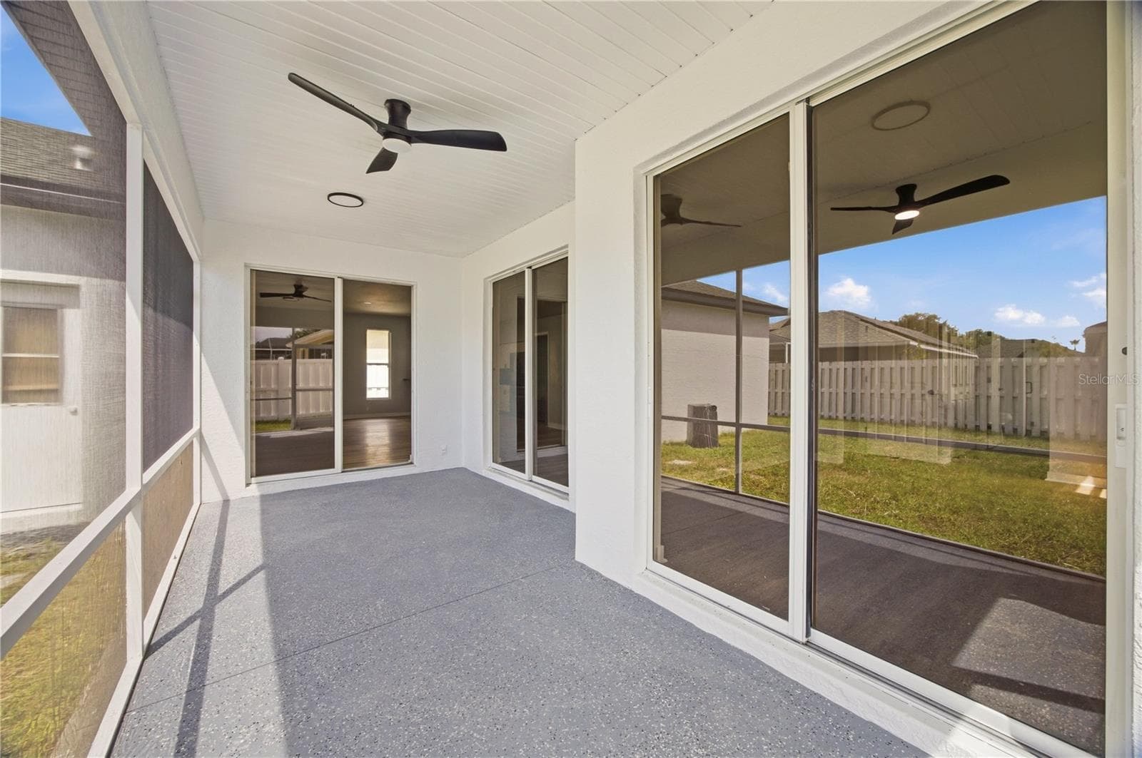 SCREENED-IN LANAI - 518 HUNTER LN, BRADENTON