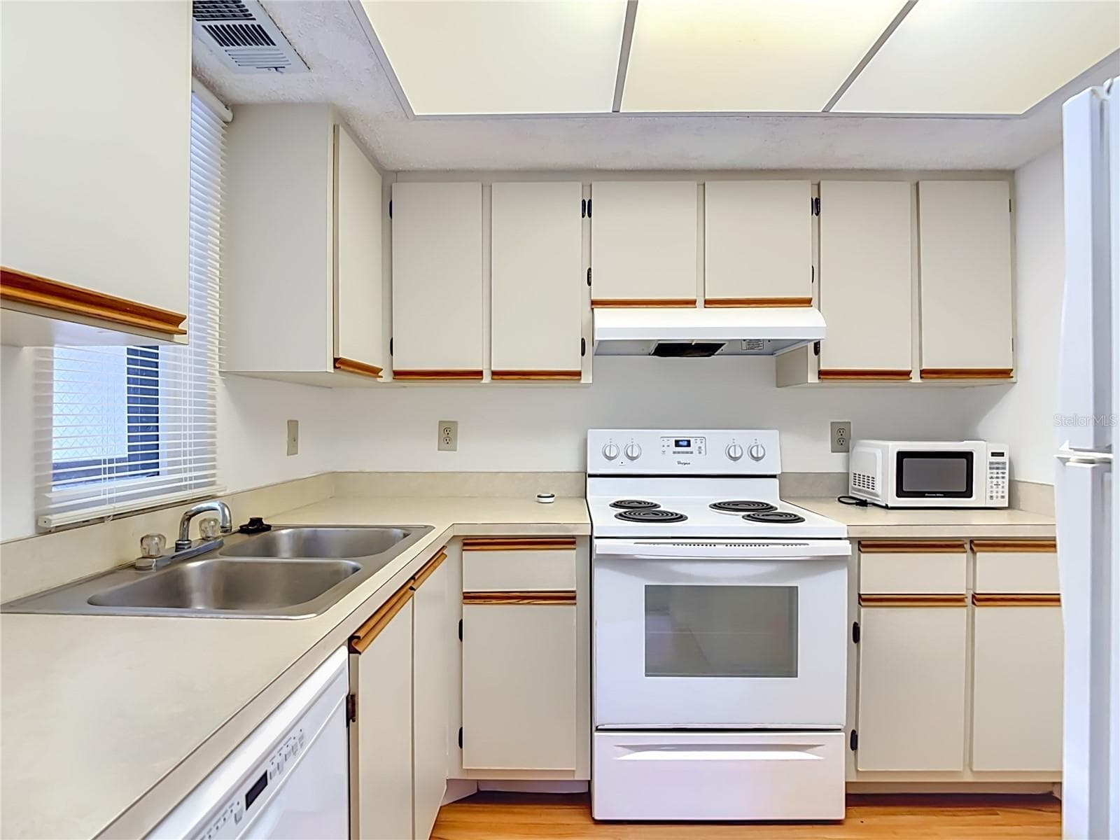 Condominium at 19505 QUESADA AVE #EE204, PORT CHARLOTTE, photo 8 of 18