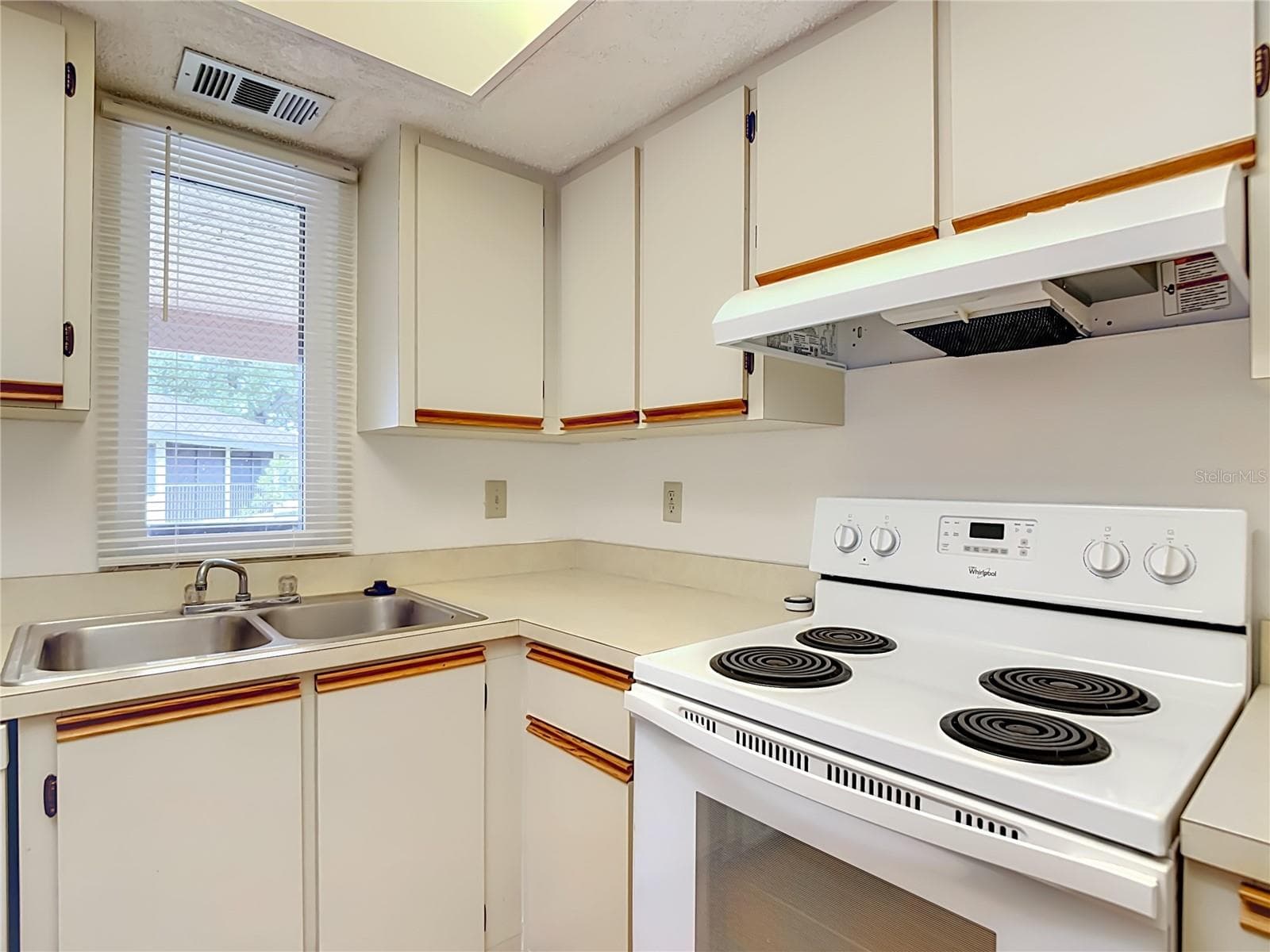 Condominium at 19505 QUESADA AVE #EE204, PORT CHARLOTTE, photo 9 of 18