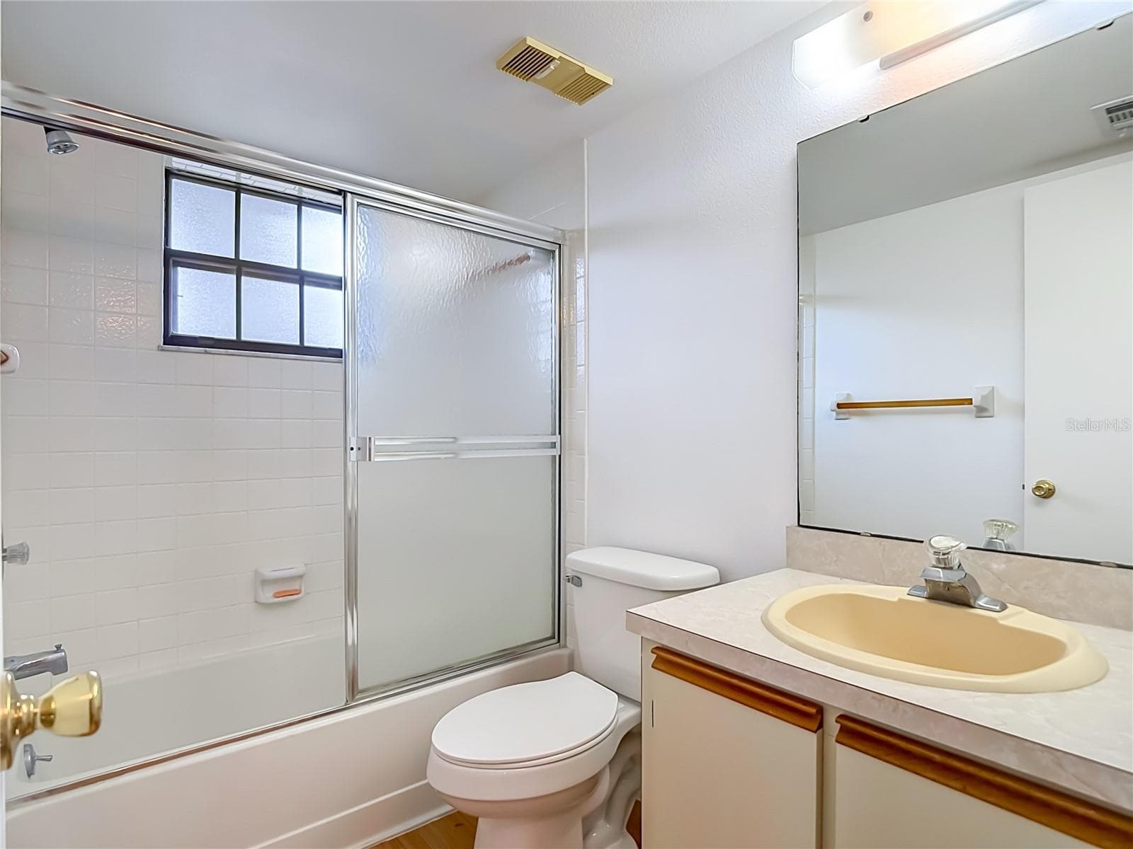Condominium at 19505 QUESADA AVE #EE204, PORT CHARLOTTE, photo 12 of 18