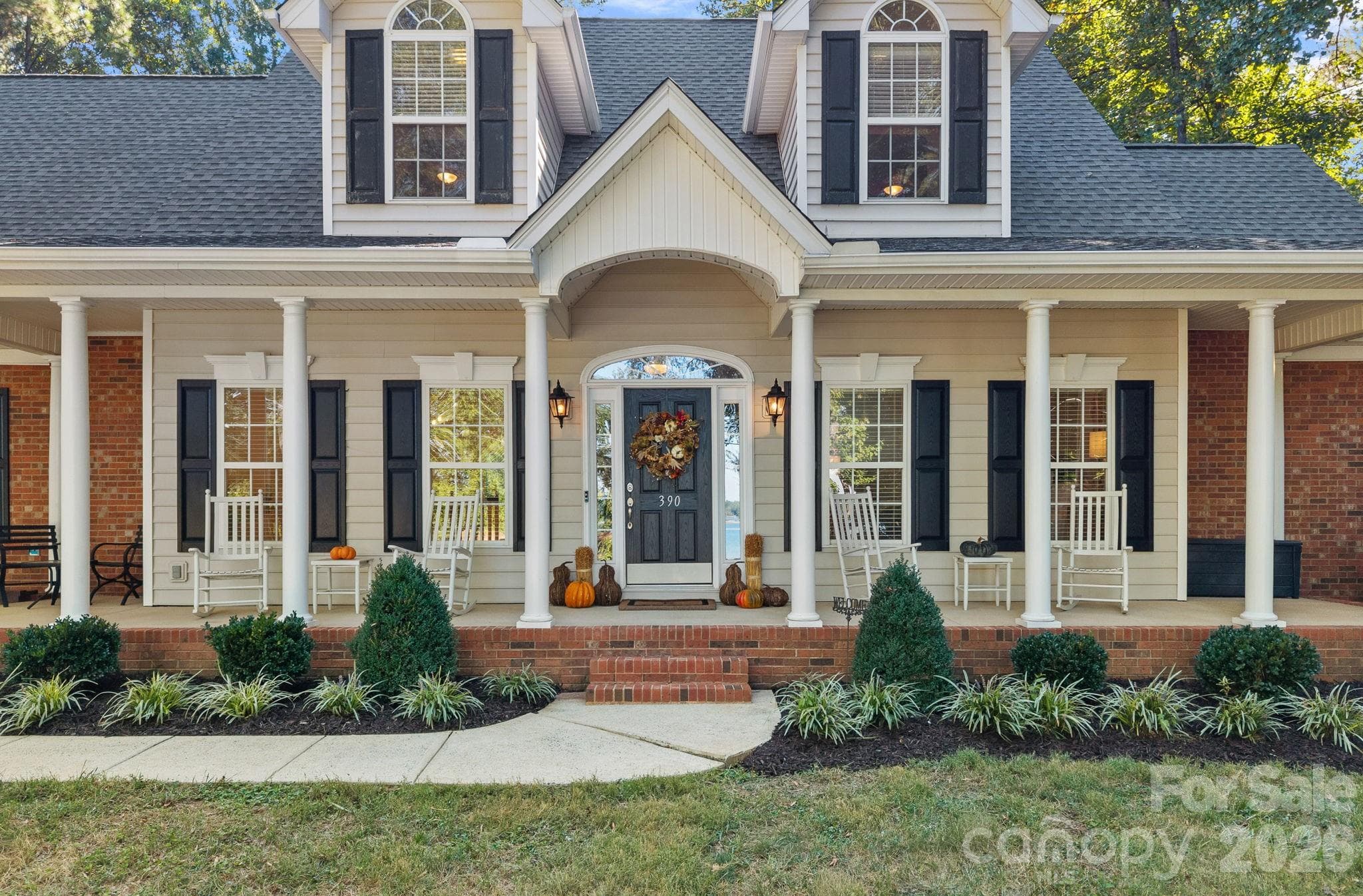 Single Family Residence at 390 Robinson Road, Mooresville, photo 2 of 42