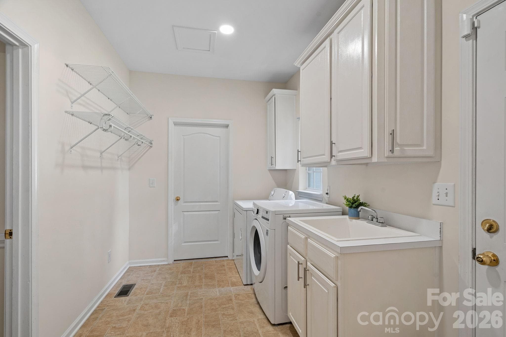Single Family Residence at 390 Robinson Road, Mooresville, photo 16 of 42