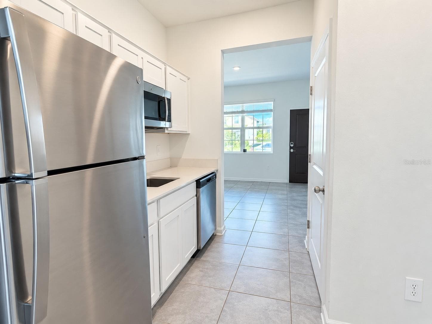 Studio kitchenette from bedroom door - 546 HATTERAS RD, DAVENPORT